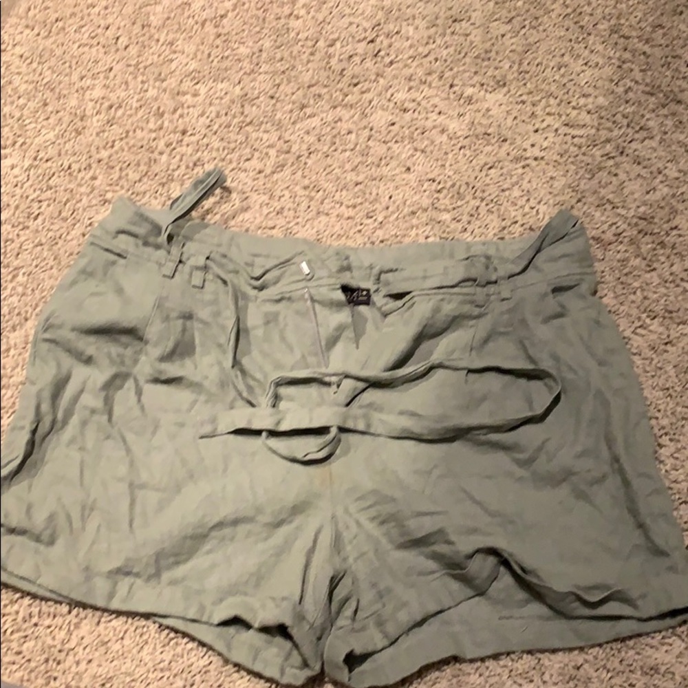 Forever21+ Army green light weight shorts!